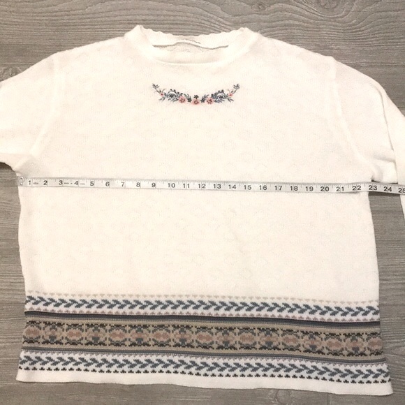 VINTAGE Lightweight White Floral Detail Sweater - Picture 5 of 8